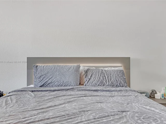 11548 SW 14th St, Pembroke Pines FL 33025