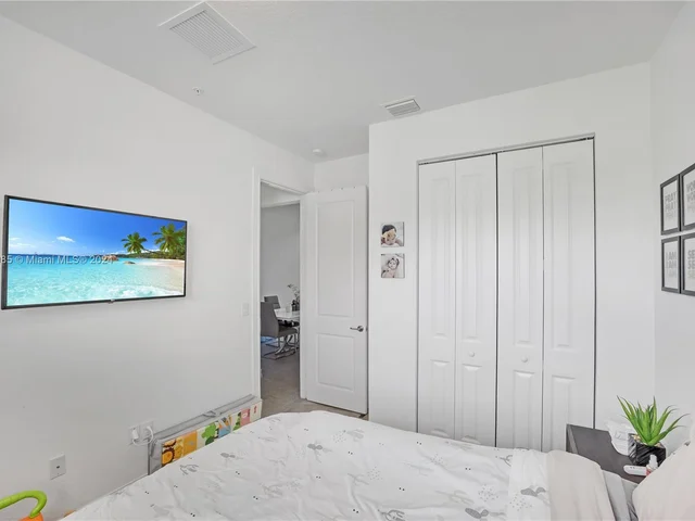 11548 SW 14th St, Pembroke Pines FL 33025