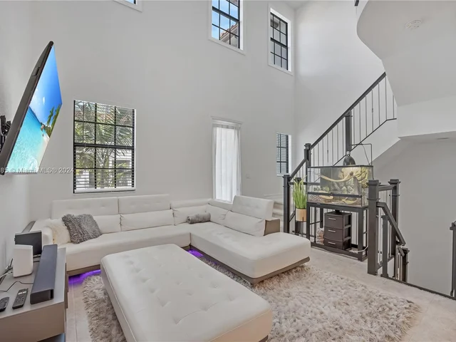 11548 SW 14th St, Pembroke Pines FL 33025