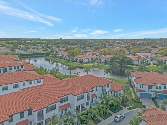 11548 SW 14th St, Pembroke Pines FL 33025