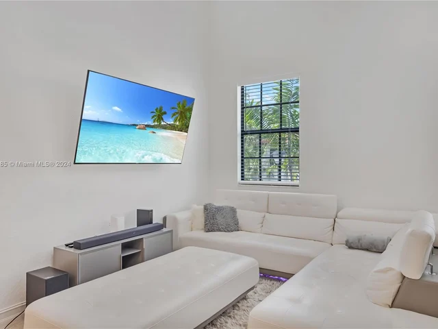 11548 SW 14th St, Pembroke Pines FL 33025