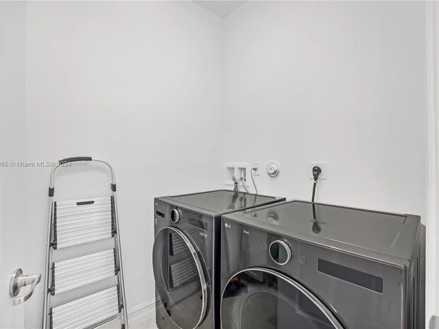 11548 SW 14th St, Pembroke Pines FL 33025