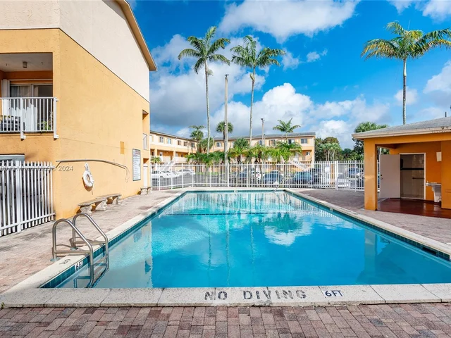 6235 Kendale Lakes Cir # 245, Miami FL 33183