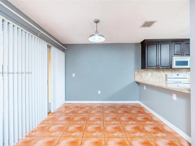 6235 Kendale Lakes Cir # 245, Miami FL 33183