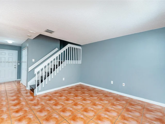 6235 Kendale Lakes Cir # 245, Miami FL 33183