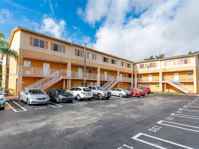 6235 Kendale Lakes Cir # 245, Miami FL 33183