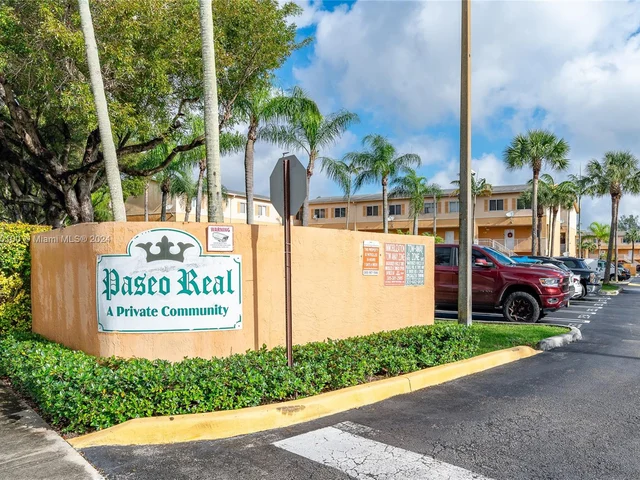 6235 Kendale Lakes Cir # 245, Miami FL 33183