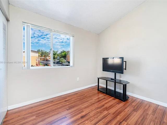 6235 Kendale Lakes Cir # 245, Miami FL 33183