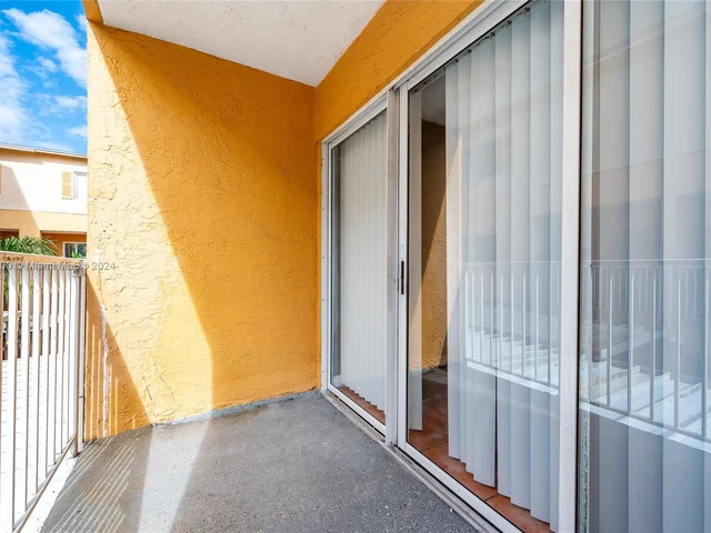 6235 Kendale Lakes Cir # 245, Miami FL 33183