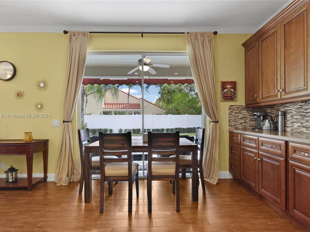 580 Carrington Dr, Weston FL 33326