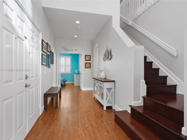 580 Carrington Dr, Weston FL 33326