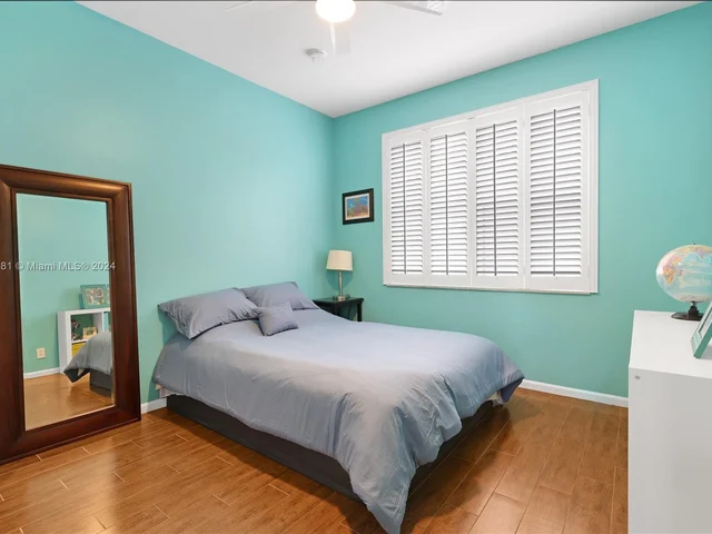 580 Carrington Dr, Weston FL 33326