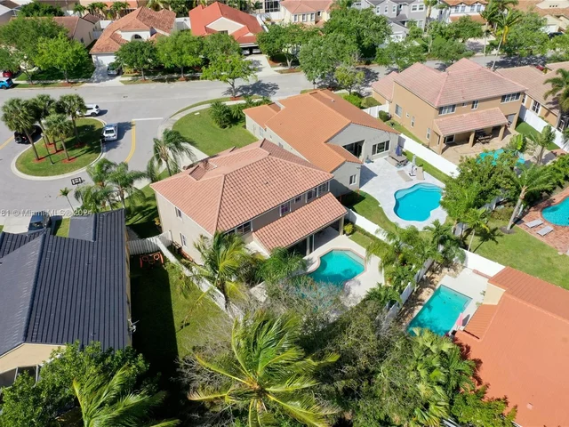 580 Carrington Dr, Weston FL 33326