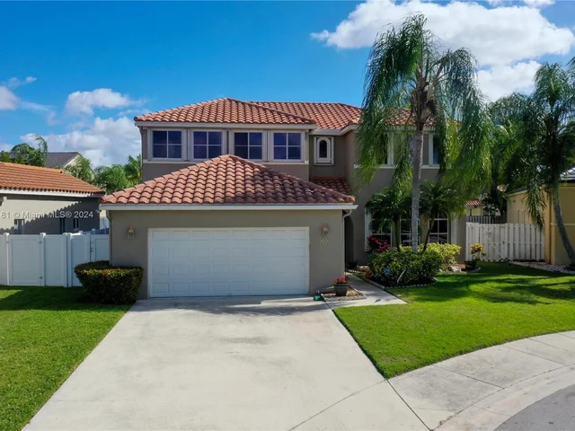 580 Carrington Dr, Weston FL 33326