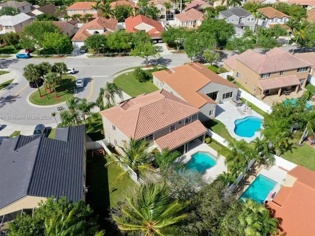 580 Carrington Dr, Weston FL 33326