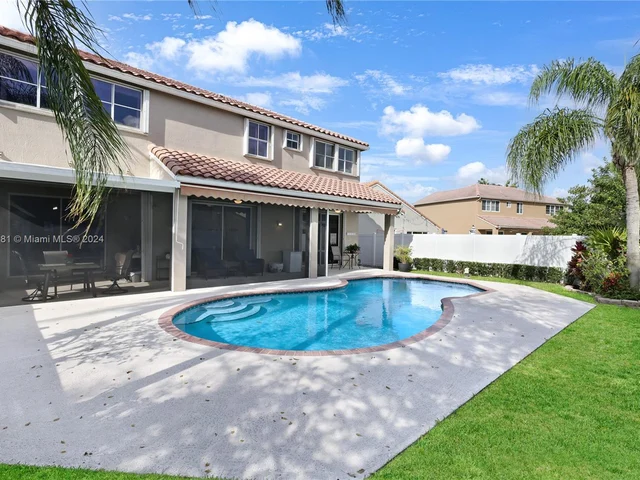 580 Carrington Dr, Weston FL 33326