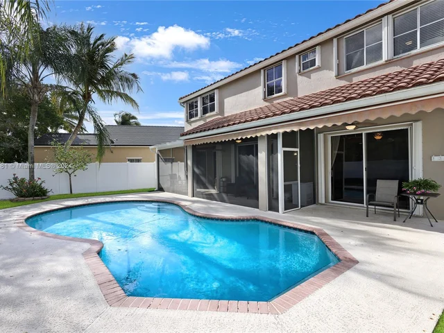 580 Carrington Dr, Weston FL 33326