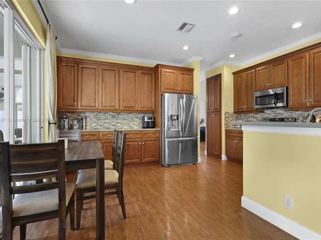 580 Carrington Dr, Weston FL 33326