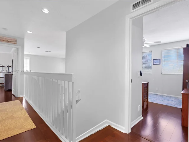 580 Carrington Dr, Weston FL 33326