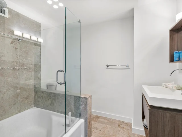 5255 Collins Ave # 3D, Miami Beach FL 33140