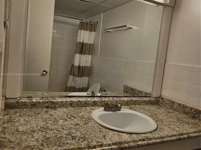 26 Diplomat Pkwy # 2305, Hallandale Beach FL 33009