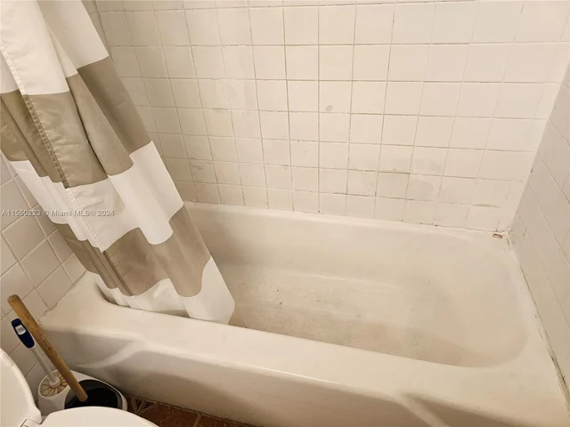 26 Diplomat Pkwy # 2305, Hallandale Beach FL 33009