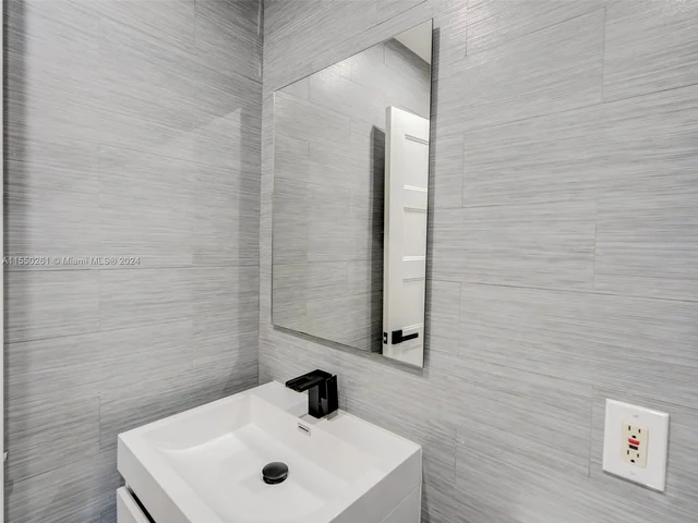 4400 SW 104th Ave, Miami FL 33165