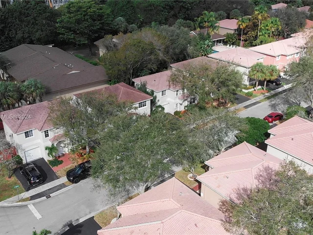 11 NW 110th Ave, Plantation FL 33324