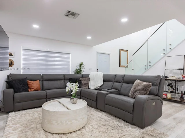 11 NW 110th Ave, Plantation FL 33324