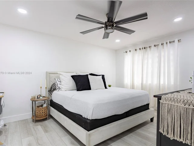 11 NW 110th Ave, Plantation FL 33324