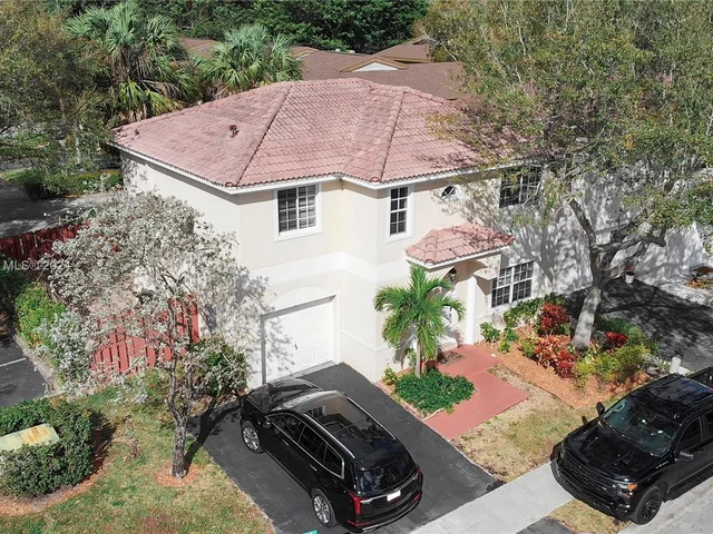 11 NW 110th Ave, Plantation FL 33324