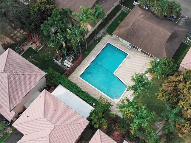 11 NW 110th Ave, Plantation FL 33324