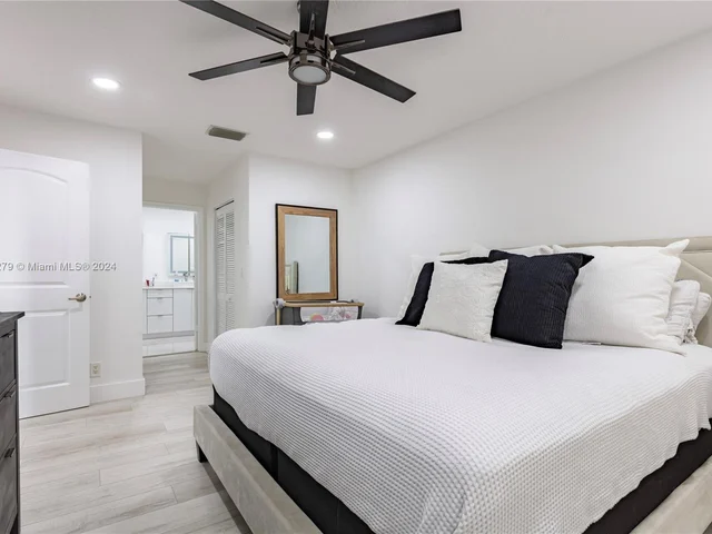 11 NW 110th Ave, Plantation FL 33324