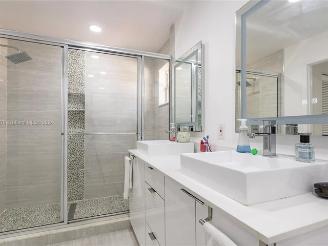 11 NW 110th Ave, Plantation FL 33324