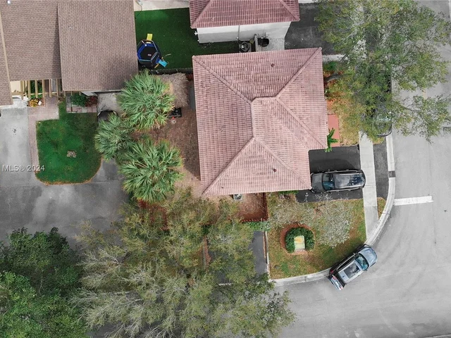 11 NW 110th Ave, Plantation FL 33324