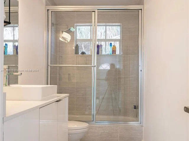 11 NW 110th Ave, Plantation FL 33324