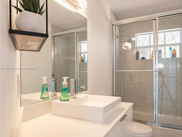 11 NW 110th Ave, Plantation FL 33324