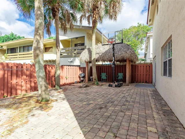 11 NW 110th Ave, Plantation FL 33324