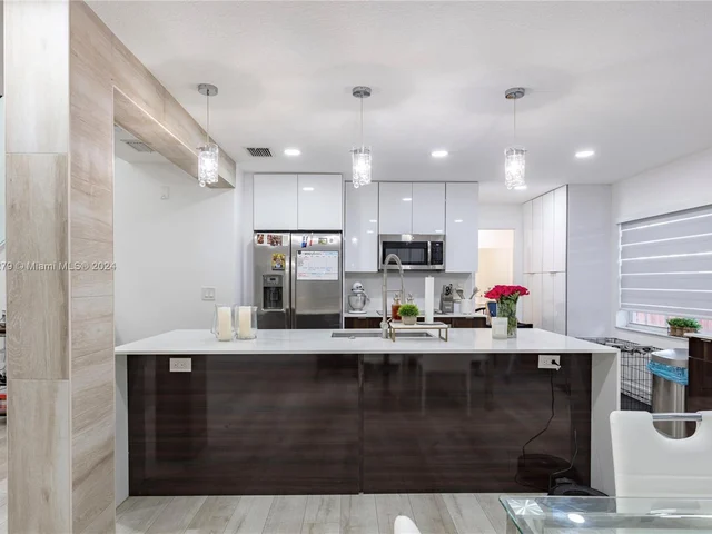 11 NW 110th Ave, Plantation FL 33324