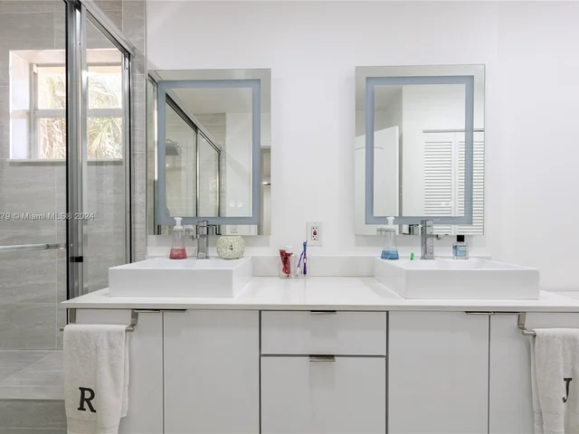 11 NW 110th Ave, Plantation FL 33324