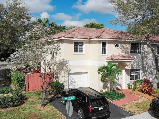 11 NW 110th Ave, Plantation FL 33324