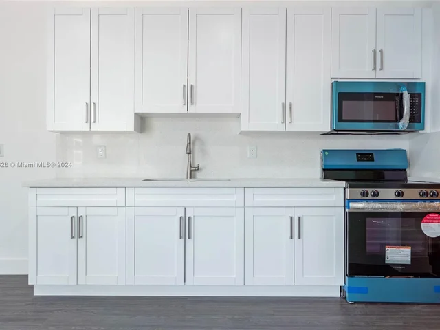 434 NW 110th St, Miami FL 33168