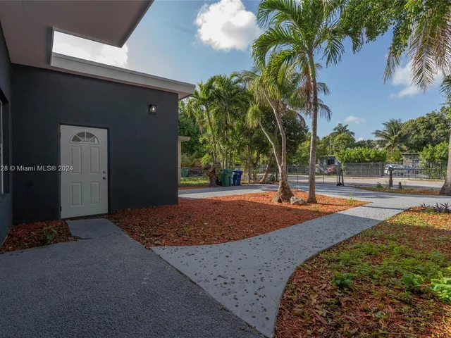 434 NW 110th St, Miami FL 33168