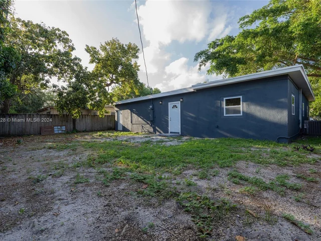 434 NW 110th St, Miami FL 33168