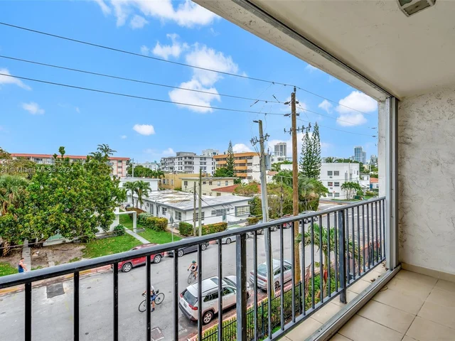 7850 Byron Ave # 302, Miami Beach FL 33141