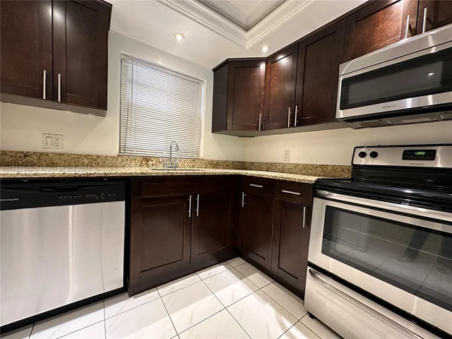 9481 Evergreen Pl # 102, Davie FL 33324