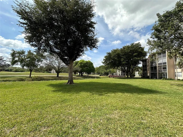 9481 Evergreen Pl # 102, Davie FL 33324