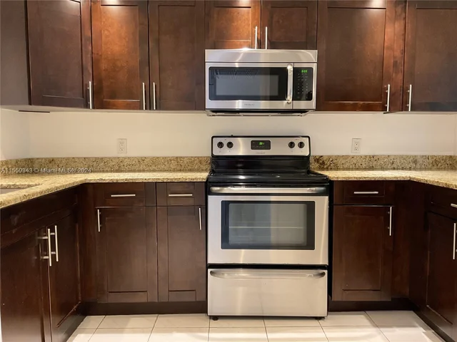 9481 Evergreen Pl # 102, Davie FL 33324