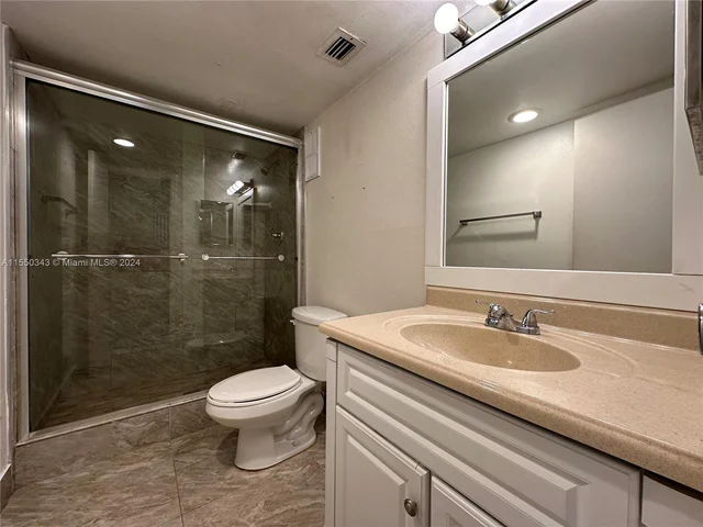 9481 Evergreen Pl # 102, Davie FL 33324