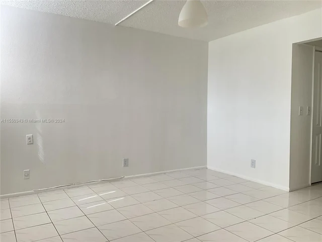 9481 Evergreen Pl # 102, Davie FL 33324